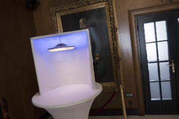 Fluxo - The world's first smart design lamp. By Luke Roberts.